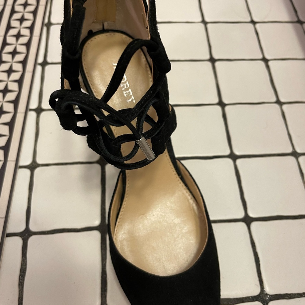 Audrey Brooke laced heels size 7 black